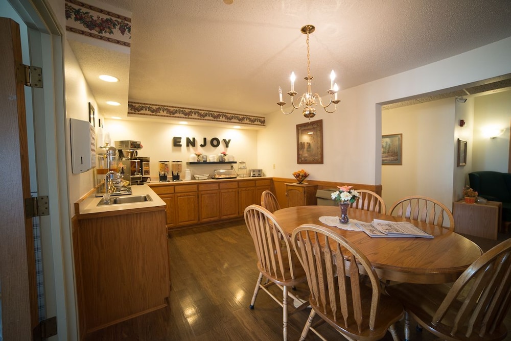 River Valley Inn & Suites 30/37
