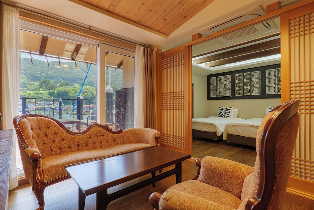 Hansan Marina Hotel Resort 24/63