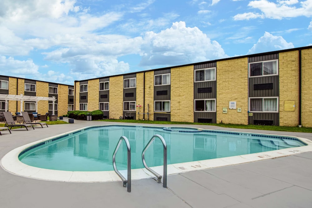 SureStay Plus Hotel by Best Western McGuire AFB Jackson in New Hanover