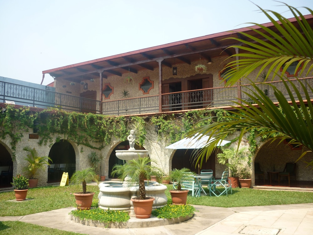 Hotel Del Patio in FLORES