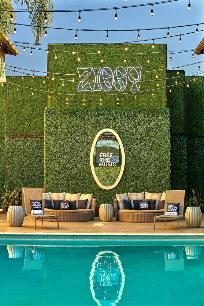 Hotel Ziggy 34/75