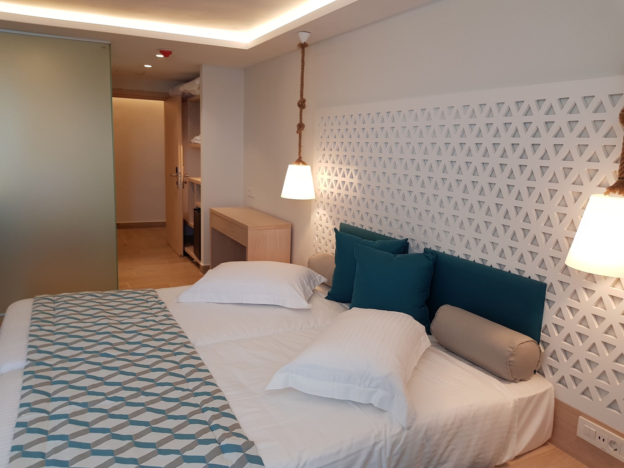 ROOM, DOUBLE OR TWIN BED, SEA VIEW