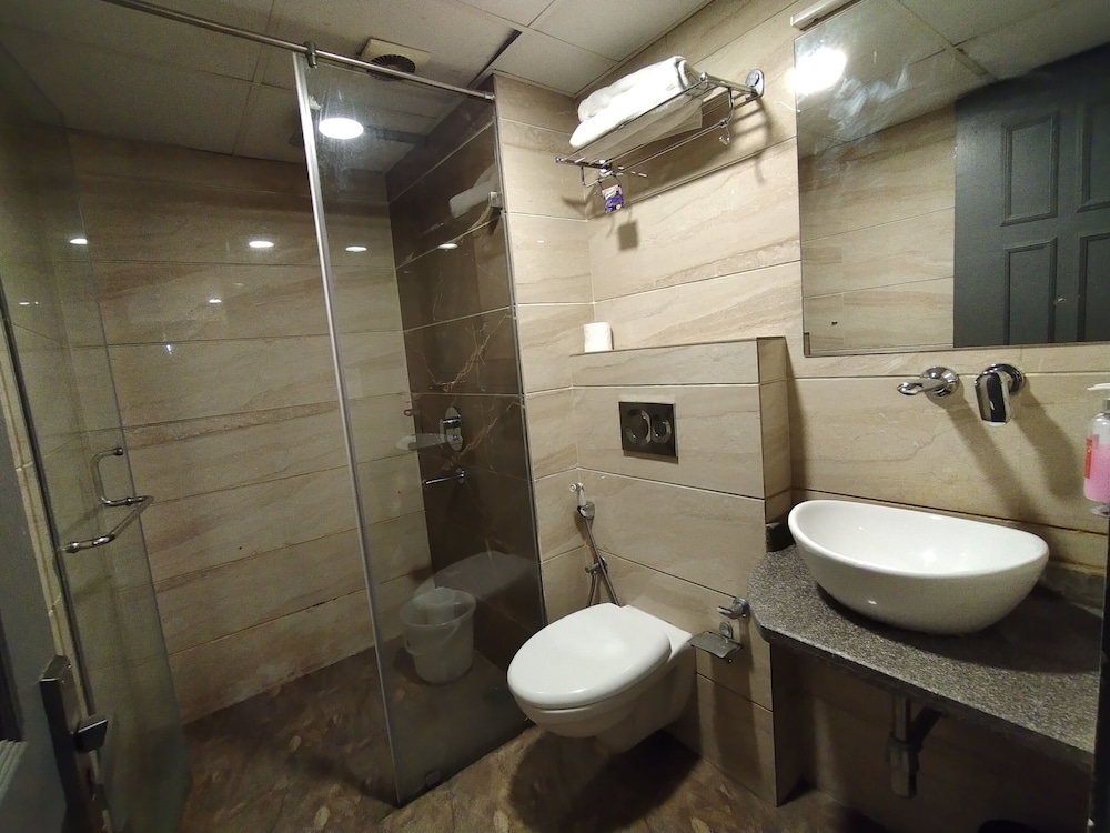 SaltStayz Sector 39 - Subhash Chowk 47/50