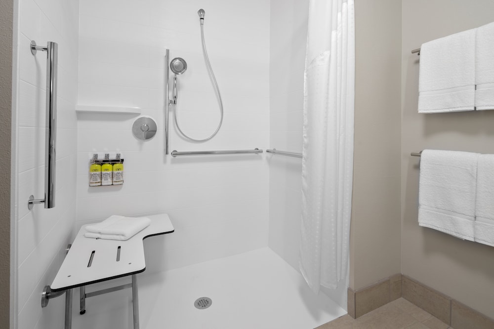 Holiday Inn Express & Suites Elkhorn - Lake Geneva Area 9/55