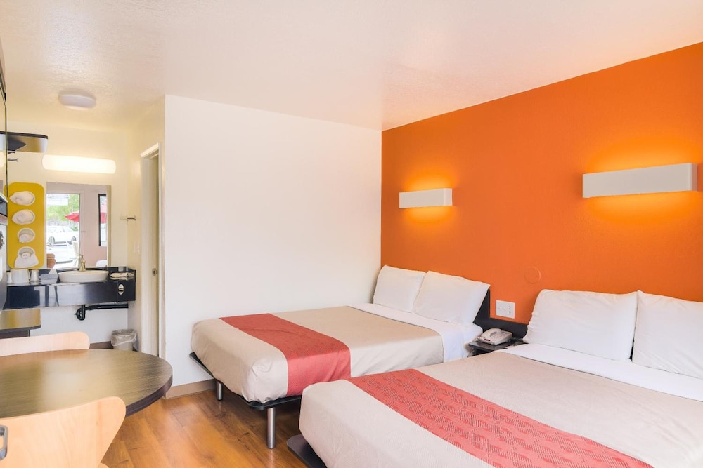 Motel6 Camarillo, CA 46/71
