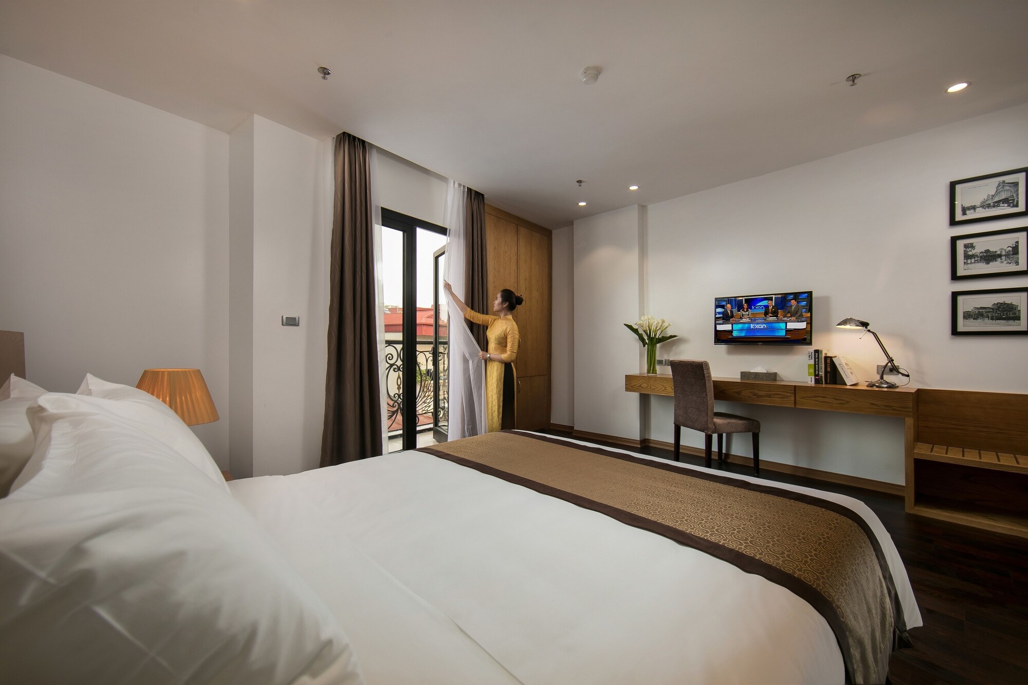 EXECUTIVE, DOUBLE OR TWIN BED, BALCONY