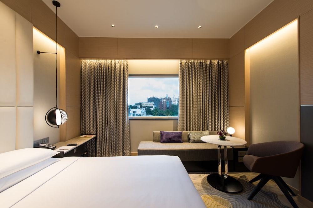 Vivanta Bengaluru Residency Road 33/77