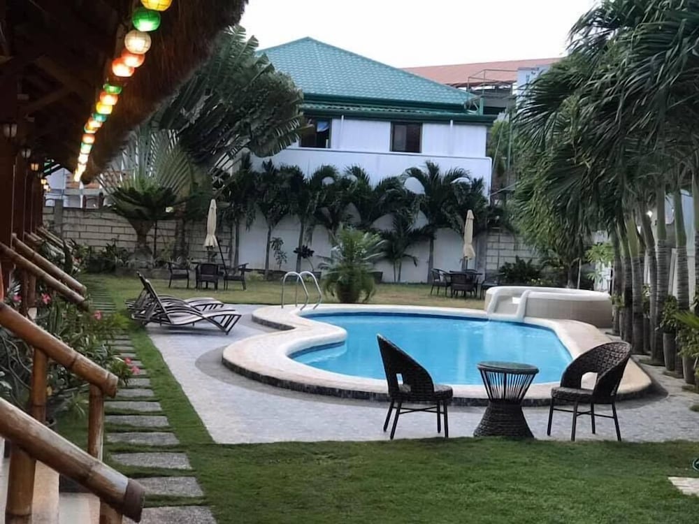 Mayfair Resort 24/35