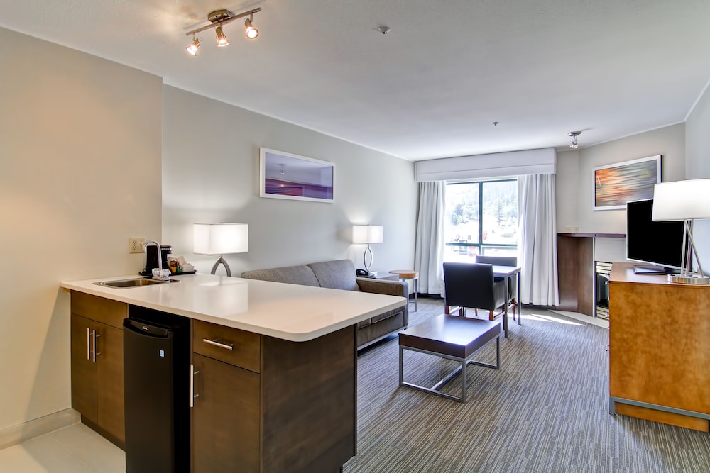 Holiday Inn Express Kamloops 58/74