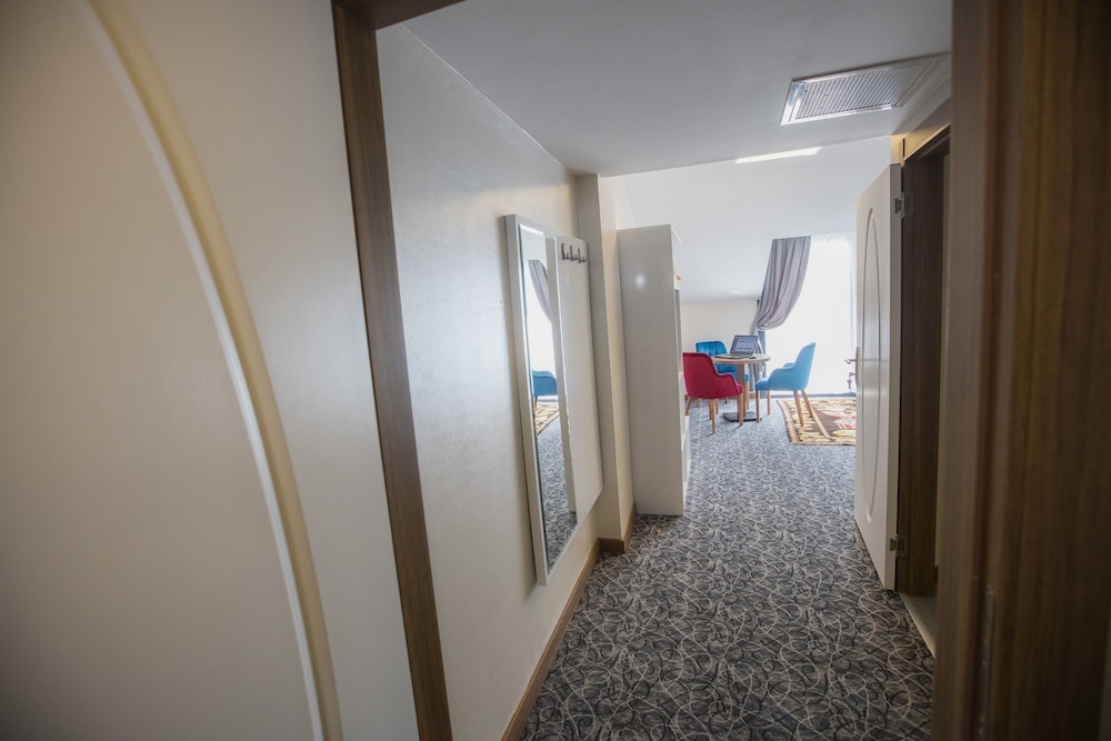 ROYAL INCI AIRPORT HOTEL 37/67