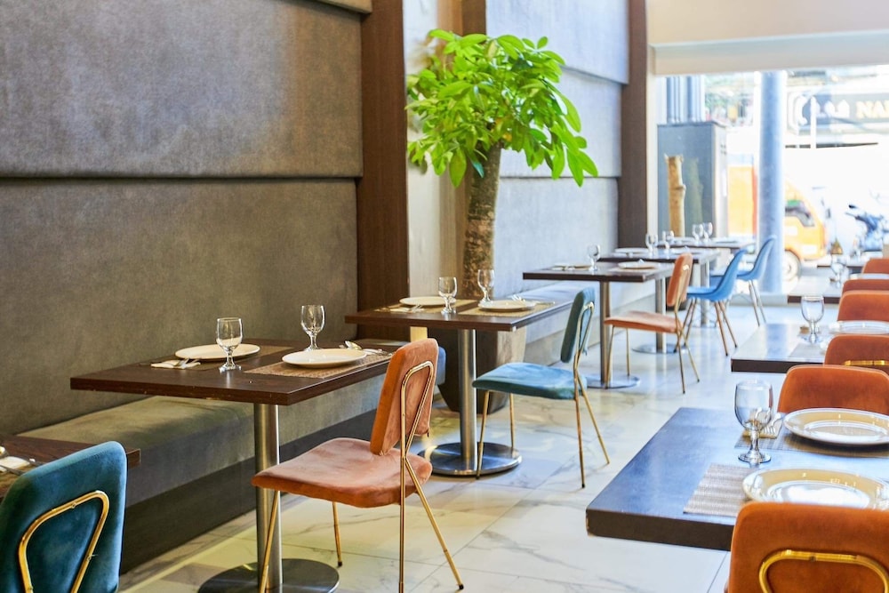 Ramada Encore by Wyndham Makati 33/50