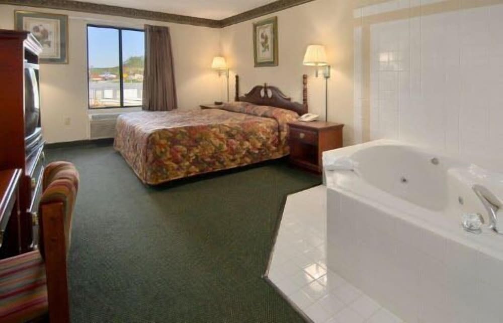 Days Inn by Wyndham Grayson 42/58