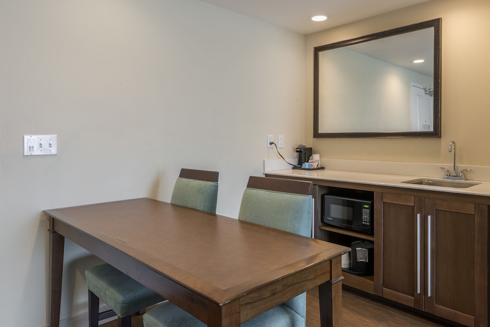 Hampton Inn and Suites Vero Beach Downtown 44/45