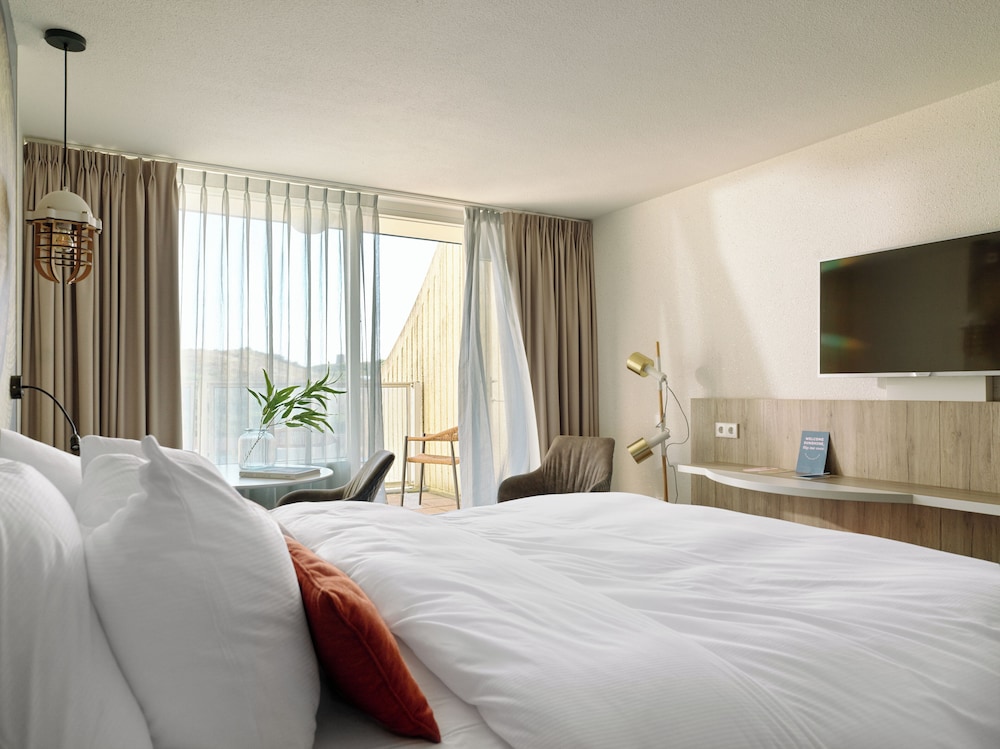 GRAND, KING BED