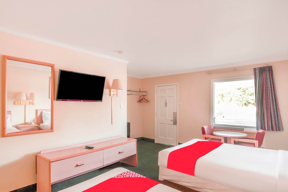 OYO Hotel Durham West Hills 26/36