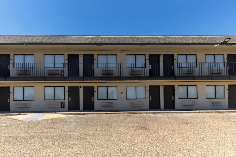 Super 8 by Wyndham Big Spring 2/28