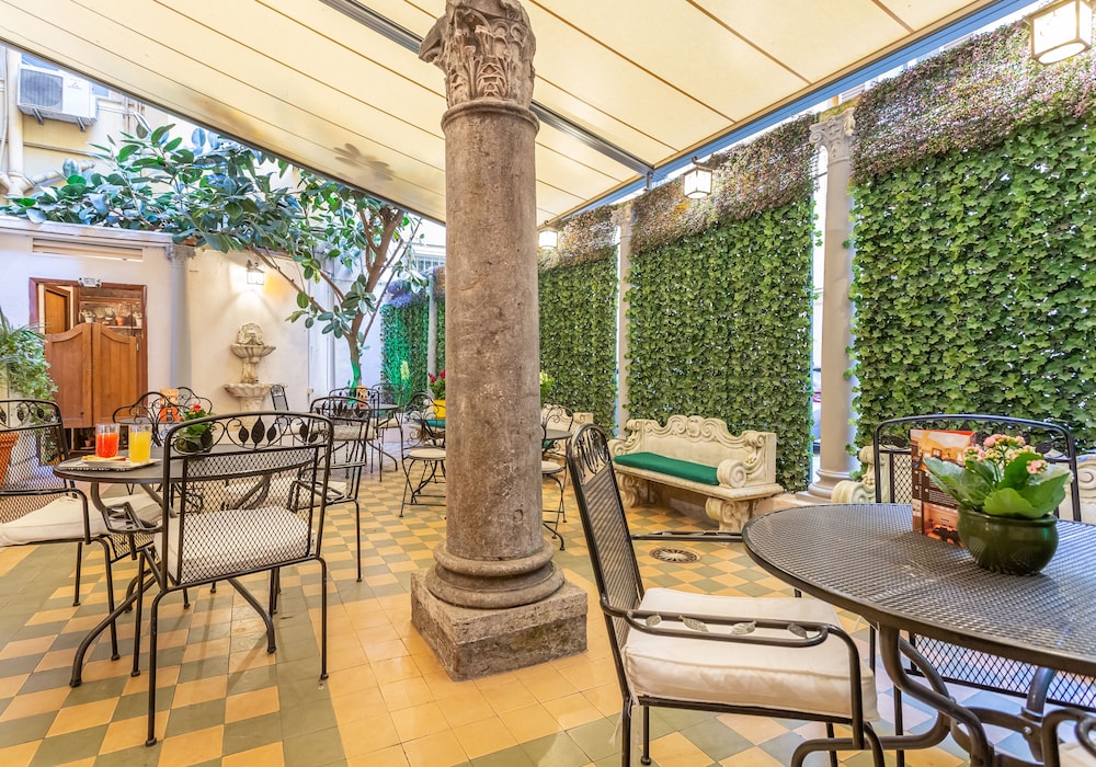 Hotel Medici 37/48