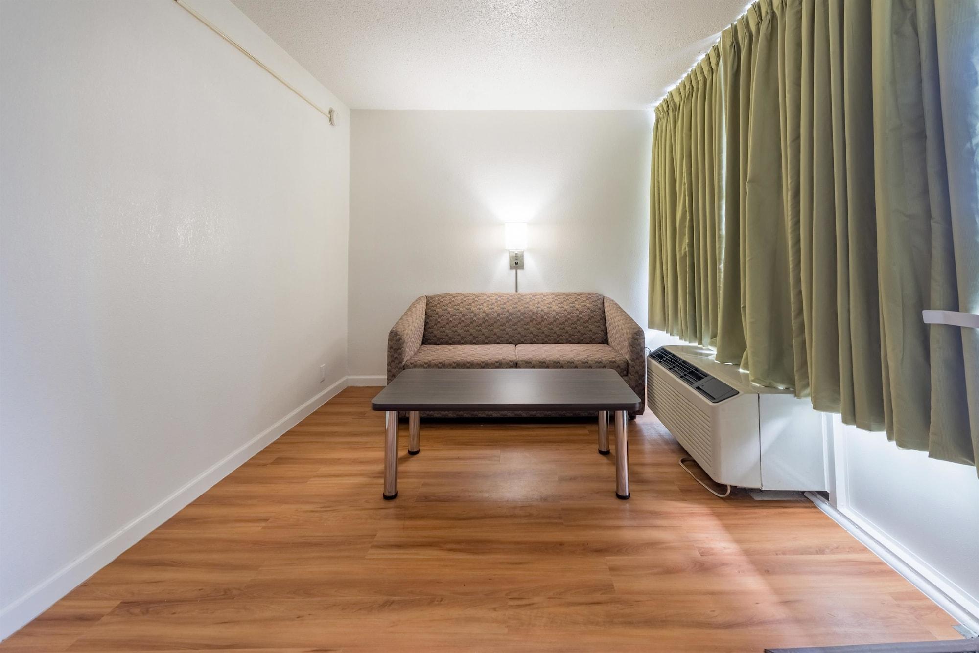 Motel6 Troy, OH 24/45