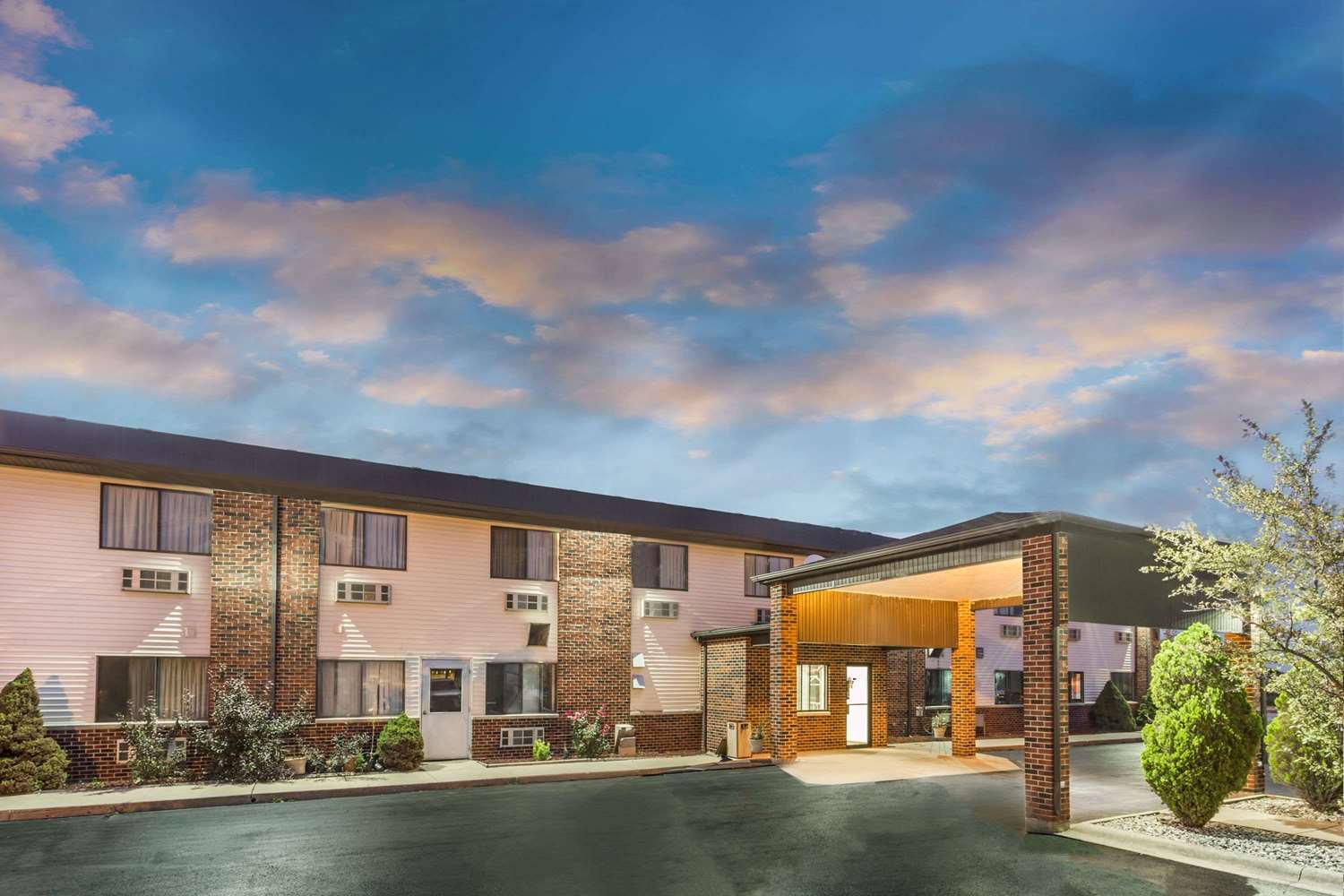Super 8 by Wyndham Bourbonnais/Kankakee Area 3/5