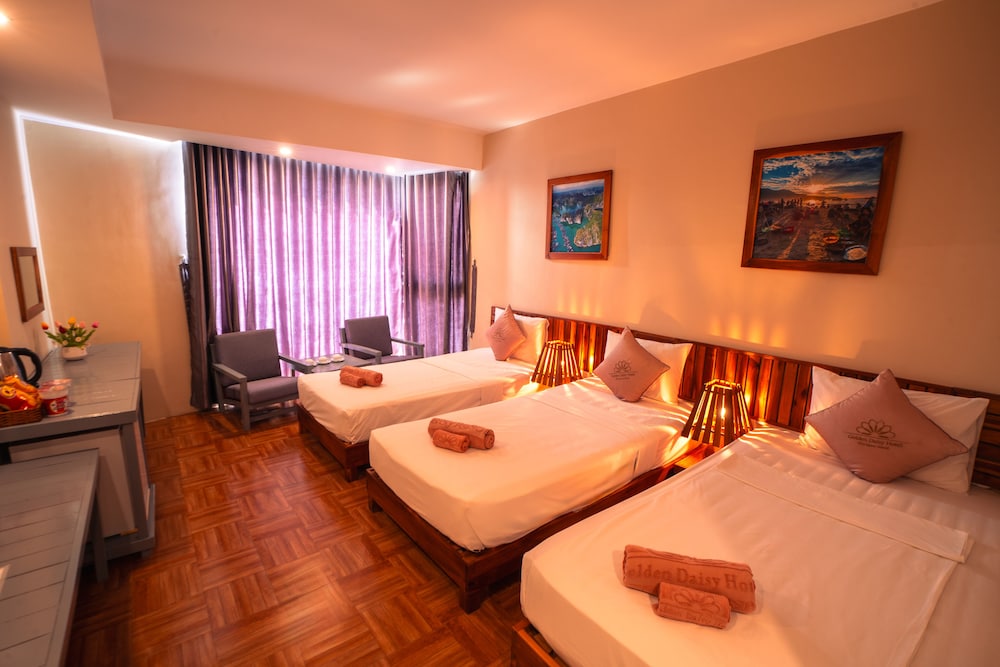 Golden Daisy Hotel 30/68