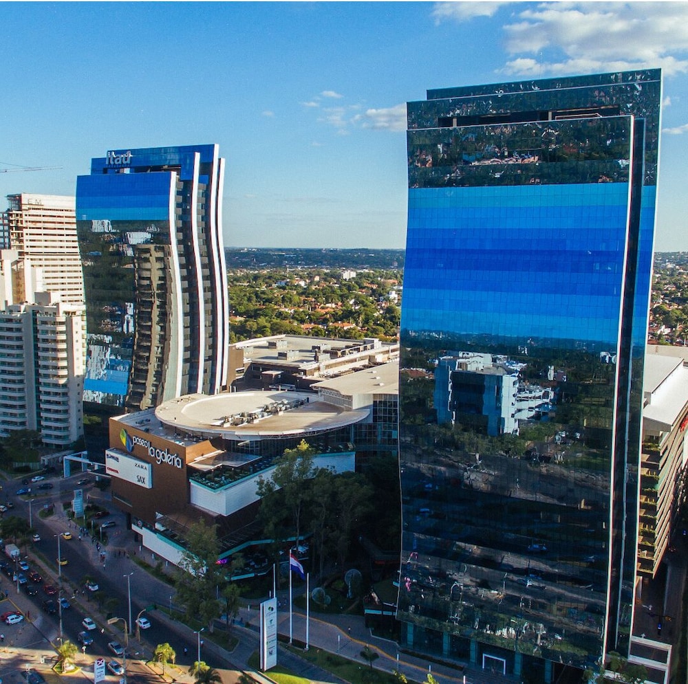Paseo La Galeria Hotel & Suites 45/49