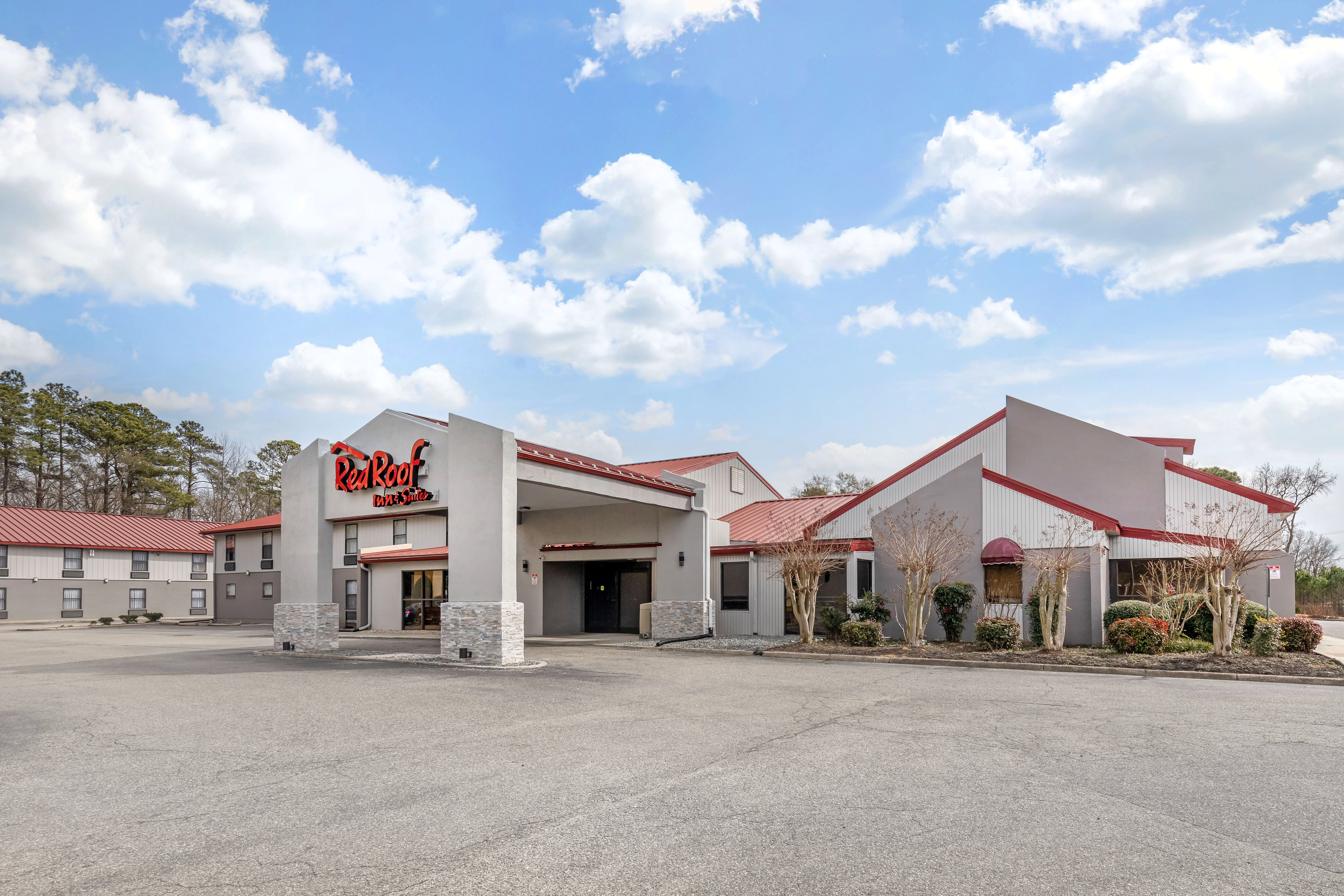 Red Roof Inn & Suites Newport News 47/48