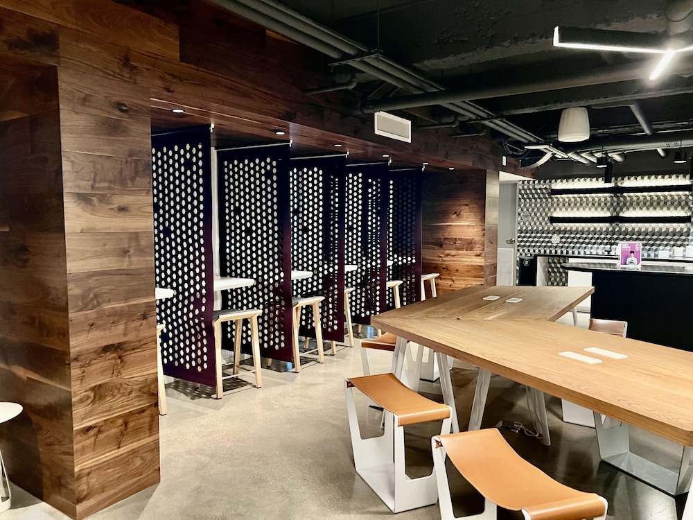 YOTEL San Francisco, Select by Hilton 61/76
