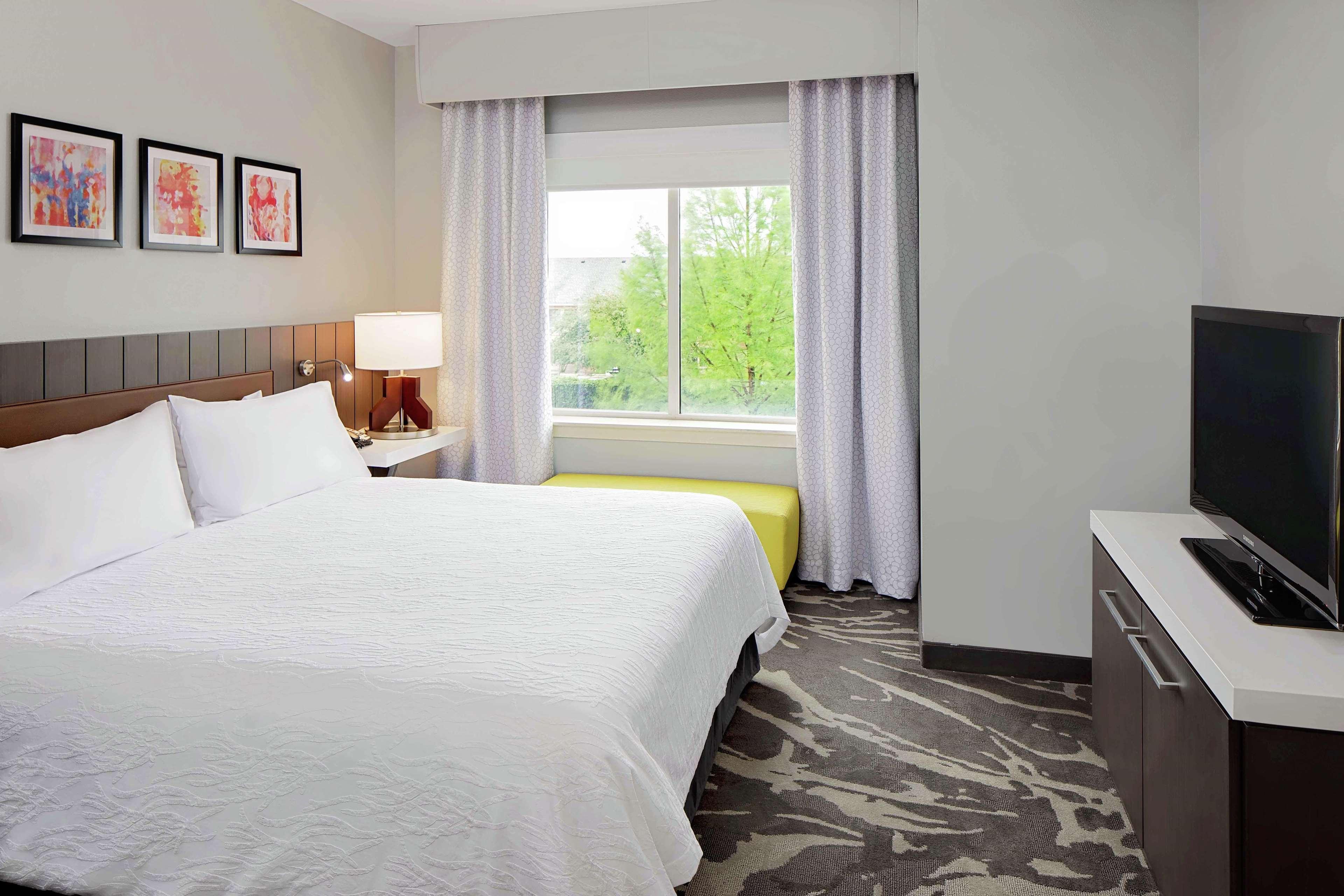 JUNIOR SUITE, KING BED, SOFA