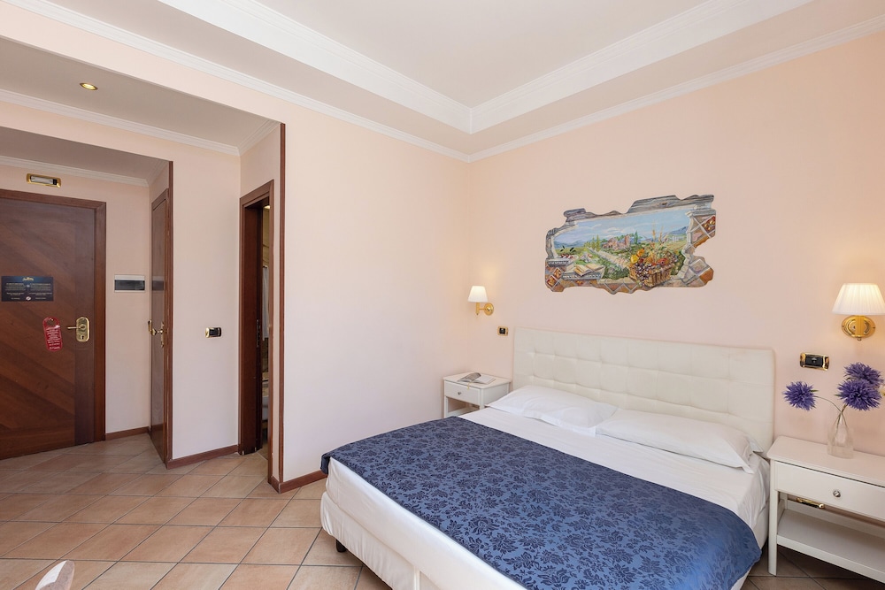 SUPERIOR, DOUBLE OR TWIN BED