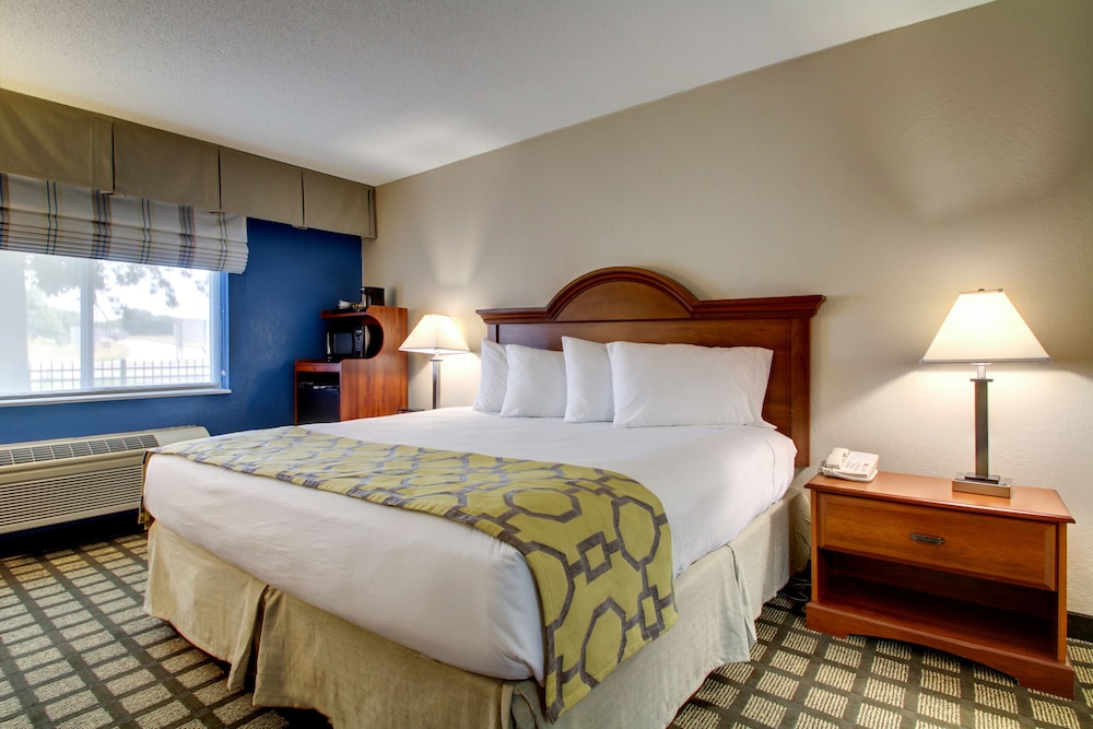Galesburg Inn and Suites 12/42