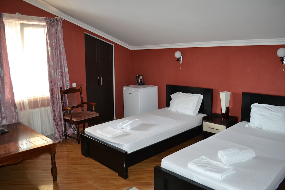 ISAKA HOTEL 29/74