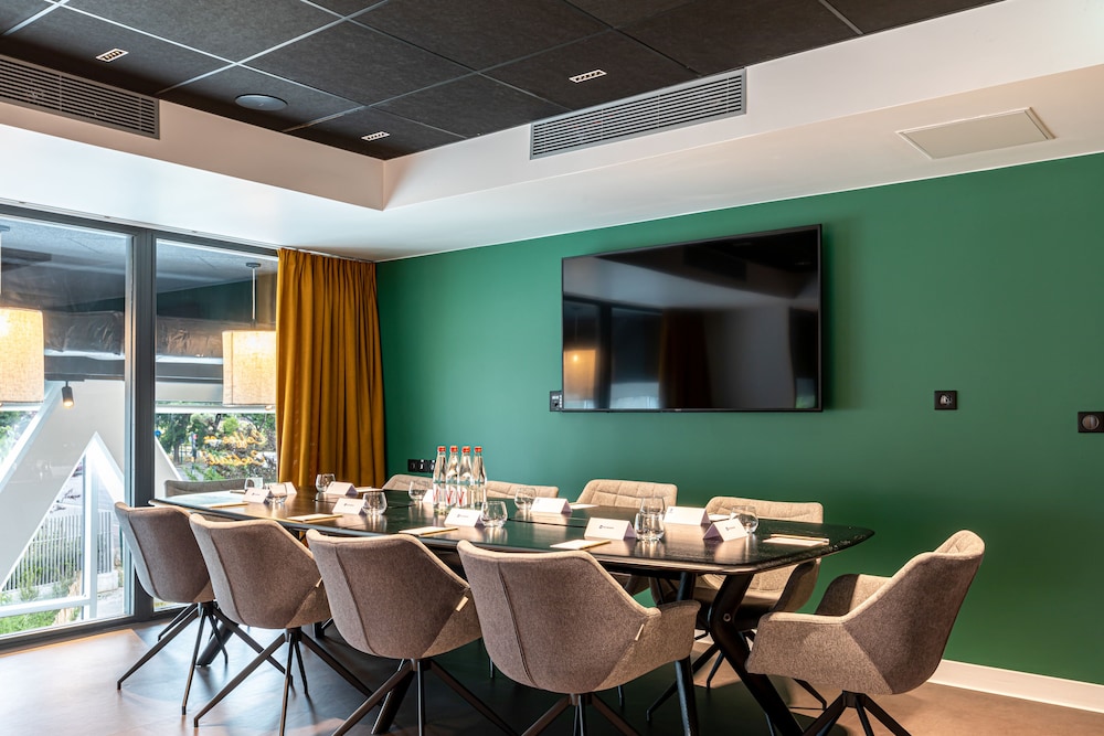 Best Western M Treize Paris Asnieres 35/44