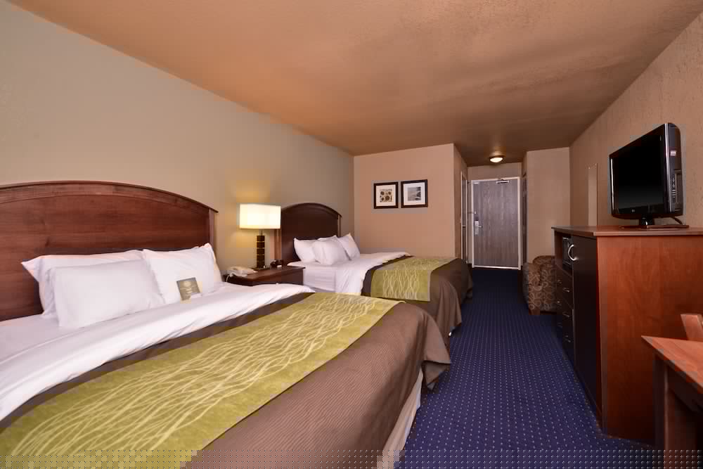 Comfort Inn Albert Lea at Trails Travel Center 17/42