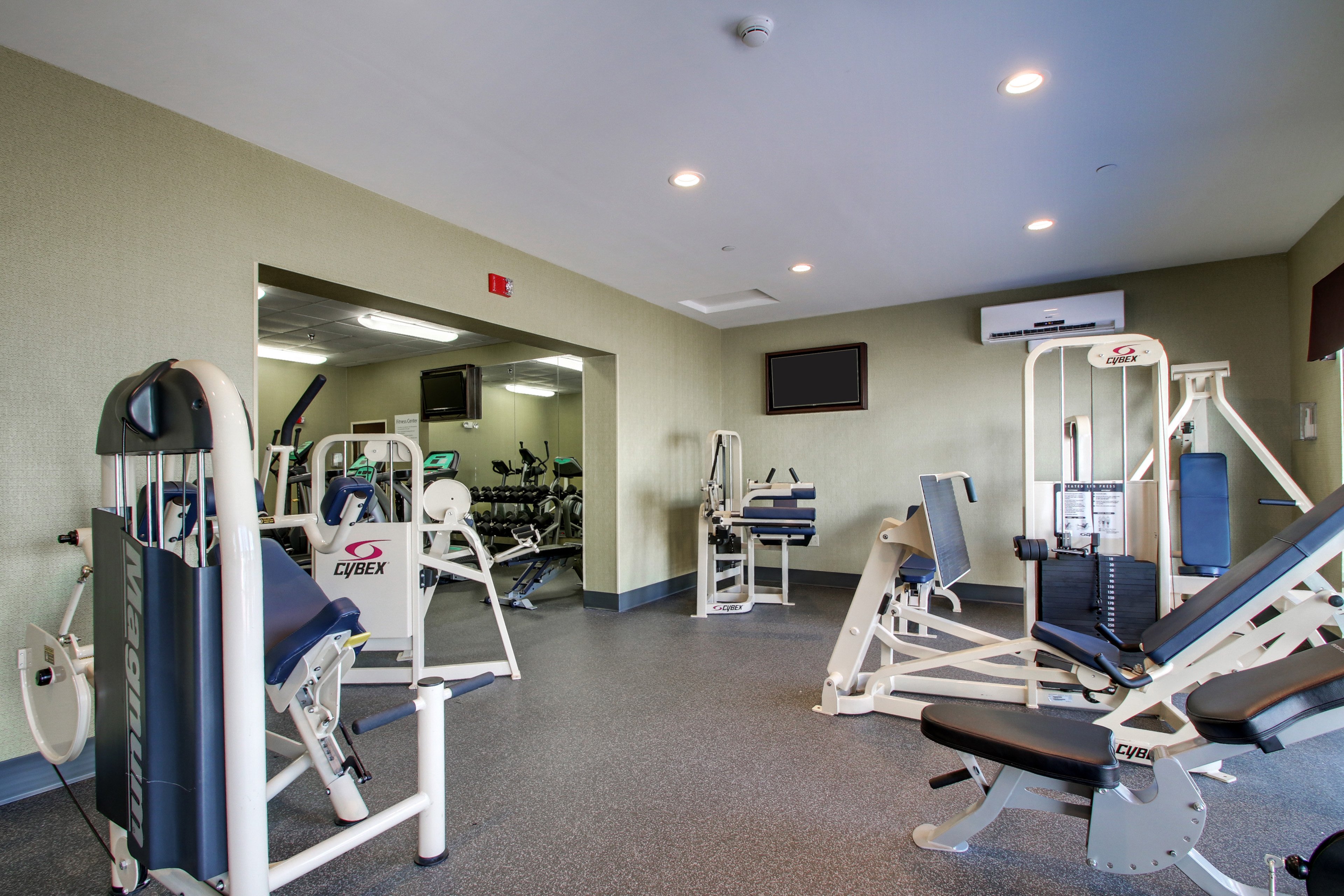 Holiday Inn Express Fort Campbell-Oak Grove 30/48
