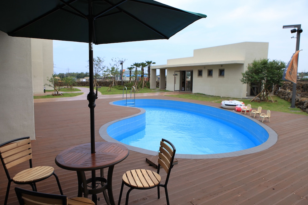 Comma Resort 36/41