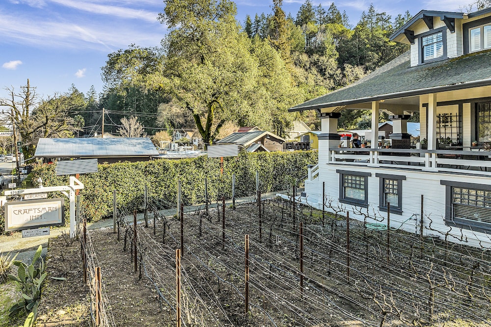 Craftsman Inn 60/70