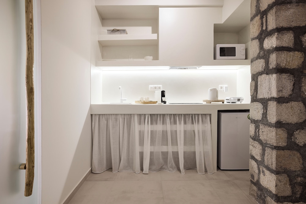 Nirome Luxury Suites 5/50