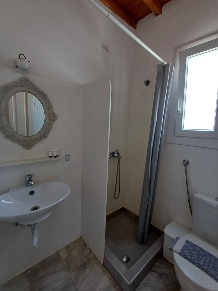 Manos Rooms 49/50