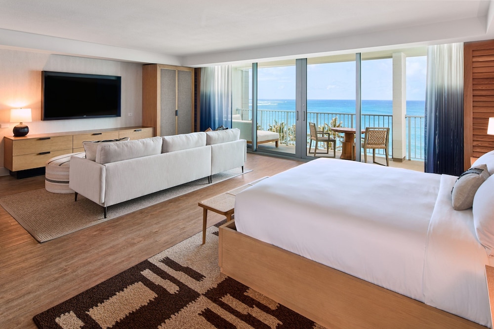 SUITE, KING BED, OCEAN FRONT