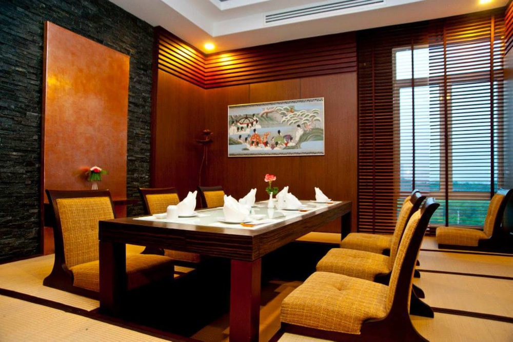 Grand Pacific Sovereign Resort and Spa 48/68