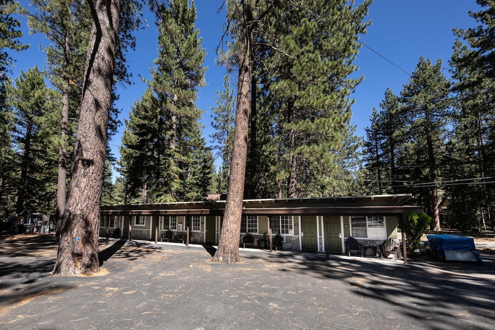 Emerald Bay Lodge 33/40
