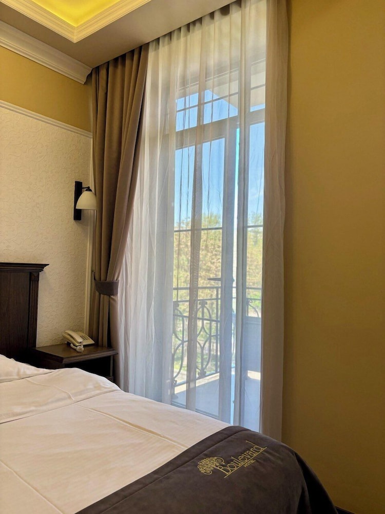 Boulevard Hotel 16/41
