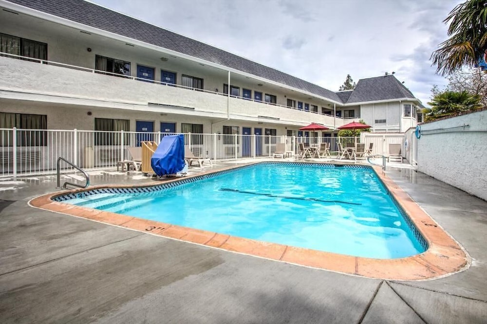 Motel6 Fairfield, CA - North 7/69