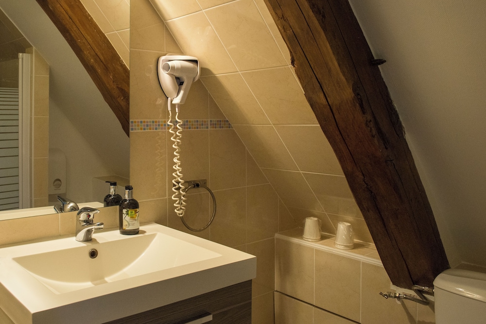 AUBERGE LE COLOMBIEN 32/37