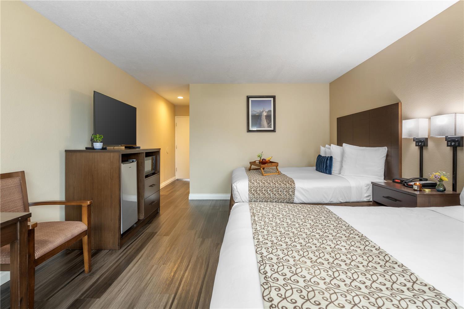 غرفة بسريرين كوين بشرفة بحوض استحمام لذوي الإعاقة، Best Western Westminster Inn 2/4