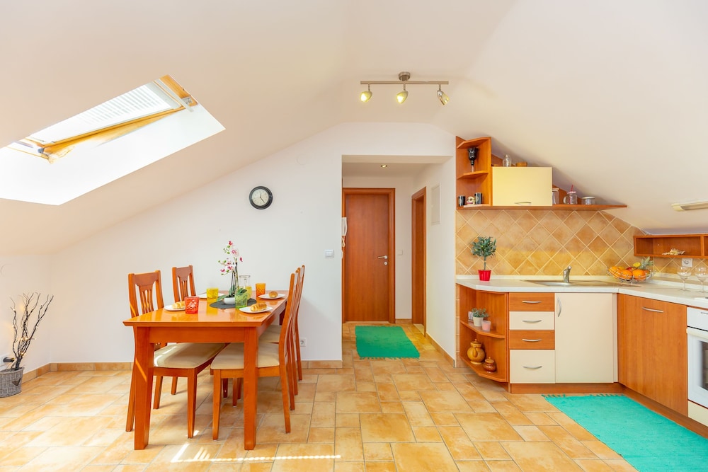 APARTMENTS MONDO 5/50