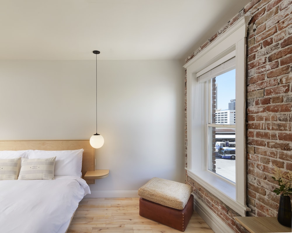 The Jesse Hotel and Bar 5/50