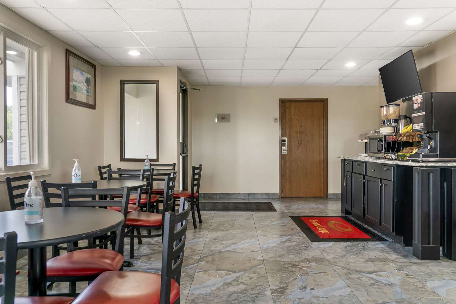 Econo Lodge Traverse City South 27/31
