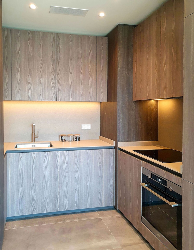 Central City Luxury Residence 3/50