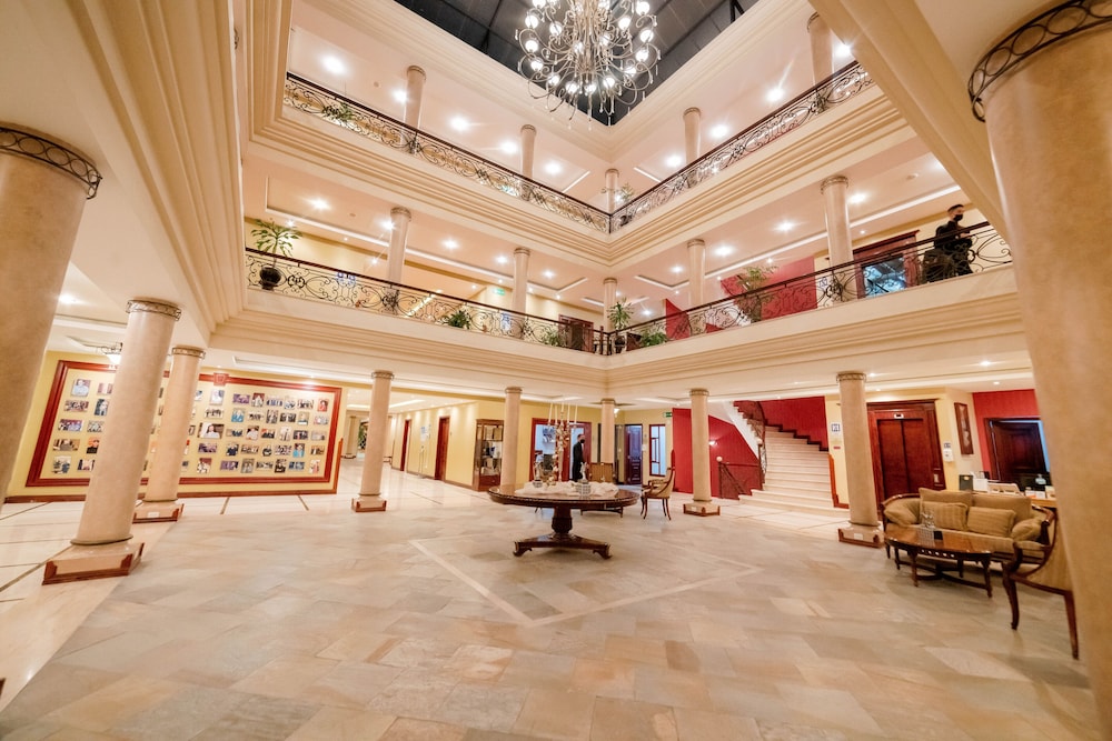Grand Victoria Boutique Hotel 56/69